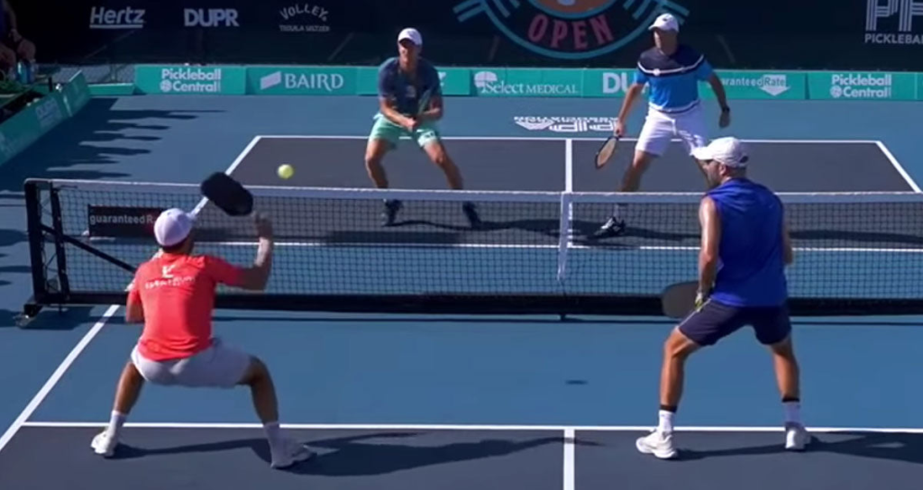 Cú đánh “Bọ Cạp”: Đòn trừng phạt tối thượng cho những quả bóng lửng lơ scorpion-hit-pickleball-mypickle