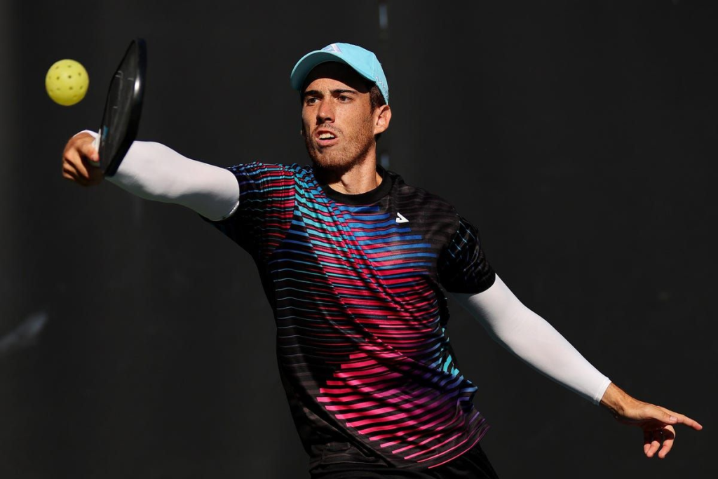 cu-dam-1-2-trong-pickleball-mypickle